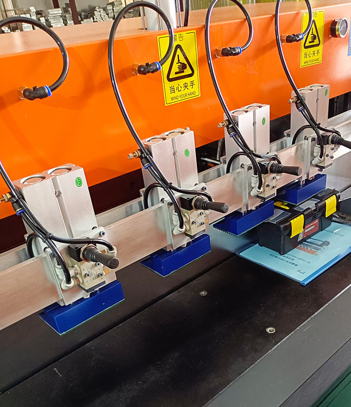 Equipo de pulido acrílico Producto Área de trabajo 1350Mm Máquina de pulido de diamantes para láminas acrílicas