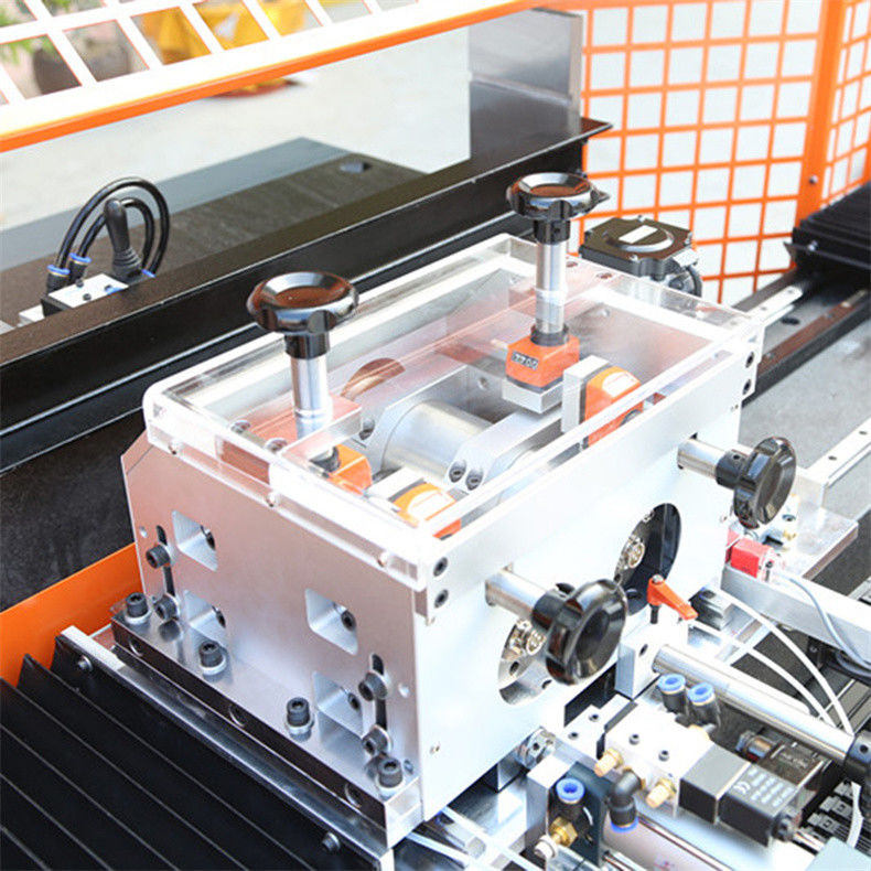 Equipo de producción de deflectores anti-epidémicos SD-R70 Máquina de recorte de ángulo R de alta velocidad Máquina automática de acrilico PMMA