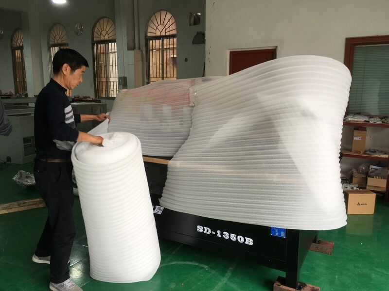 Máquina de pulido acrílico con potencia nominal de entrada de 2,5 kW Sistema de pulido lateral acrílico para los resultados de pulido de borde y borde