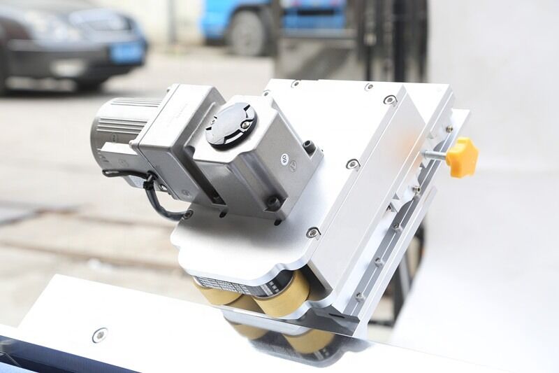 Máquina pulidora de acrílico con pulidor de bordes acrílicos y longitud de pulido de 1000 mm, adecuada para el tratamiento profesional de superficies acrílicas