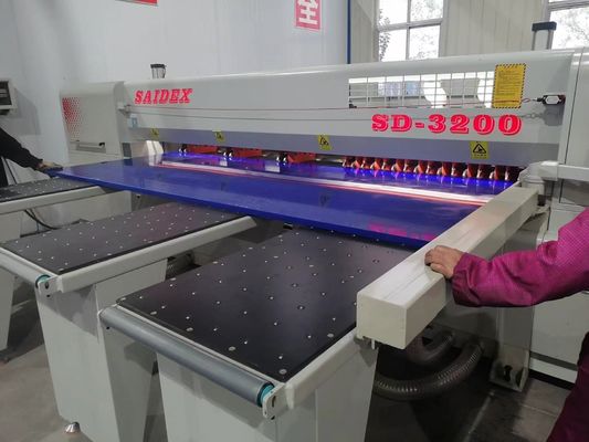 Máquina de sierra de corte acrílico por haz controlado por computadora 6250x5735x1680mm 2.2KW Control Lógico Programable Equipo para mecanizado de acrílico