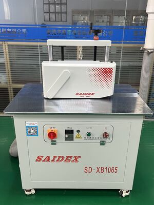 Máquina de recortar acrílico XB1065 (alimentación automática)